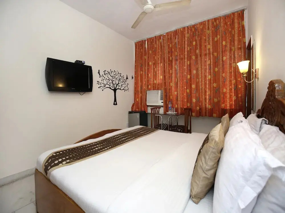 OYO Flagship 2431 Hotel Skylark