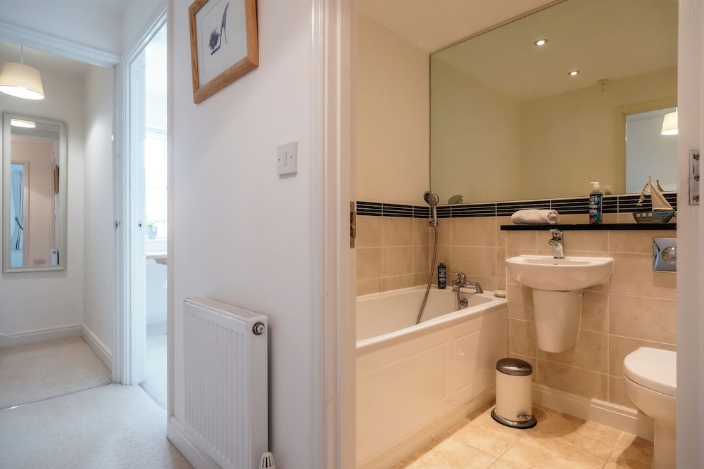 Beautiful Two BD Home Near Cirencester