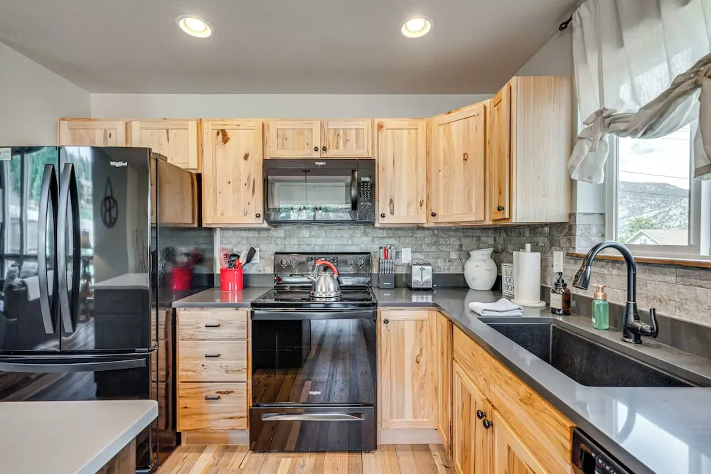 Newly Built Estes Park Townhome, 2 Miles to Rmnp!