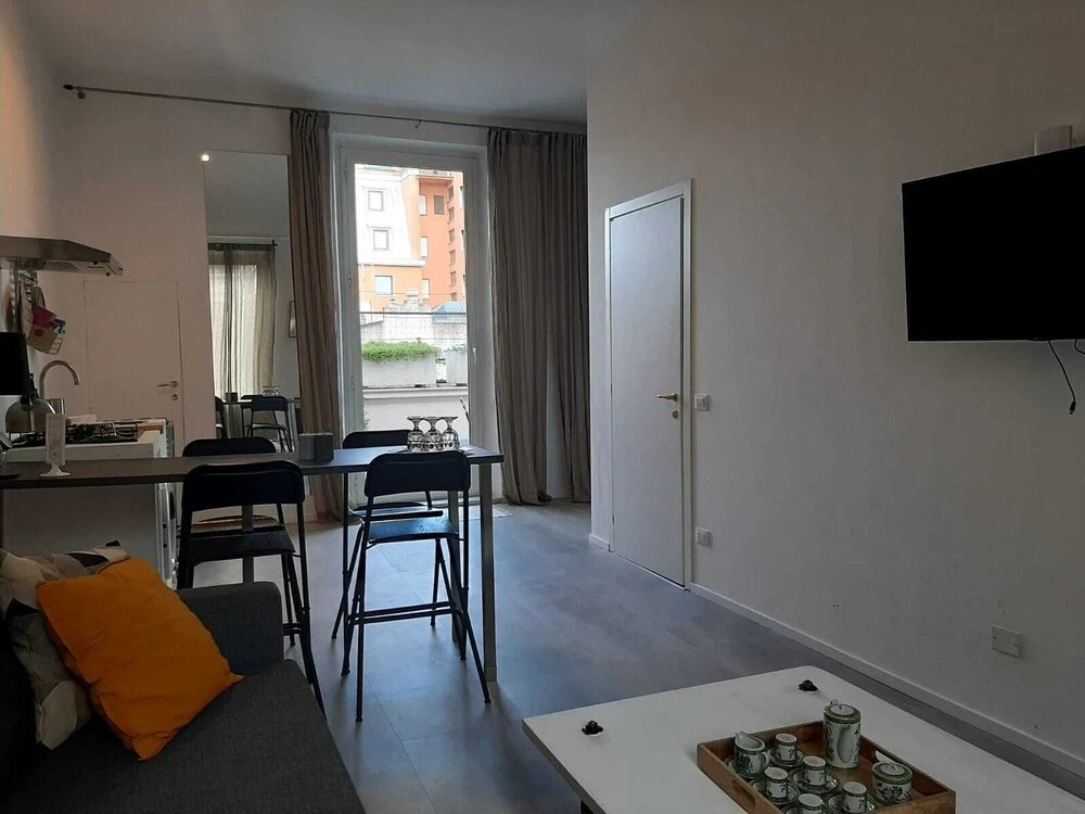 Lovely 1-bed Apartment in Roma With Terrace
