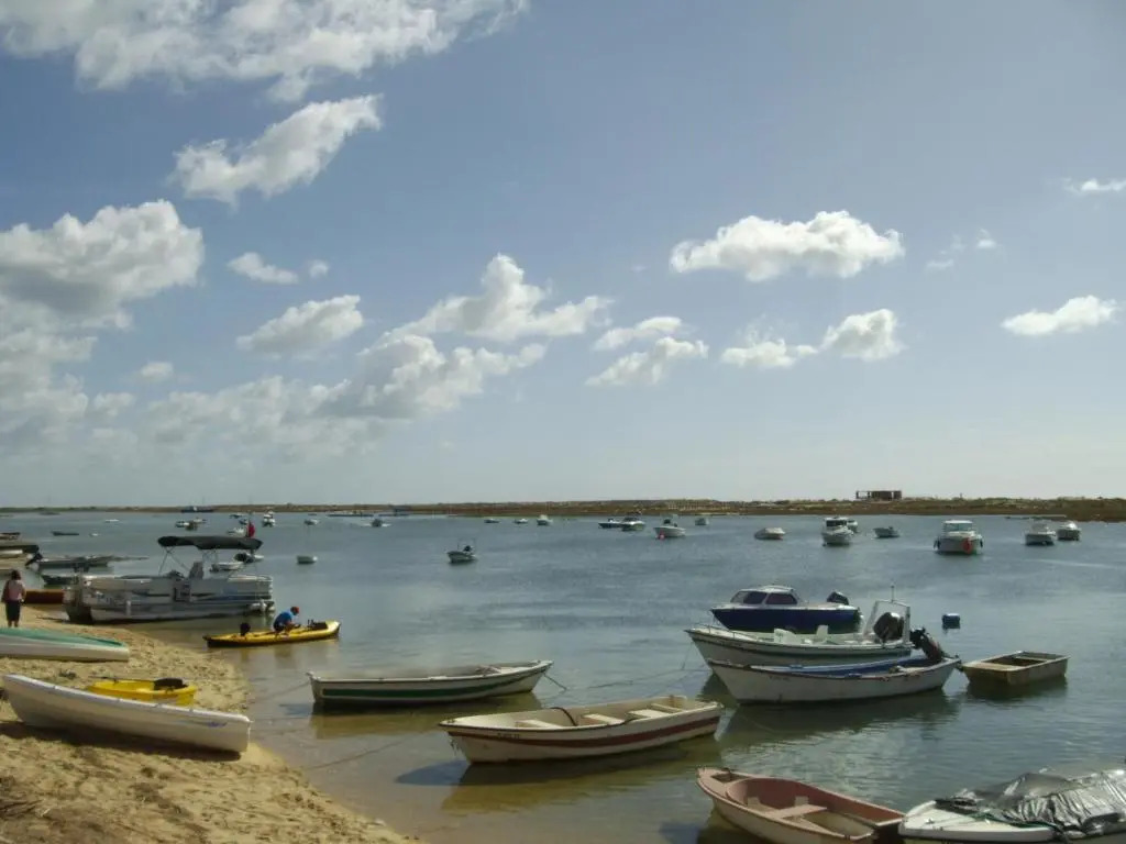 800m From the Boat to Praia das Cabanas, With Pool, Terrace, Wifi and air con