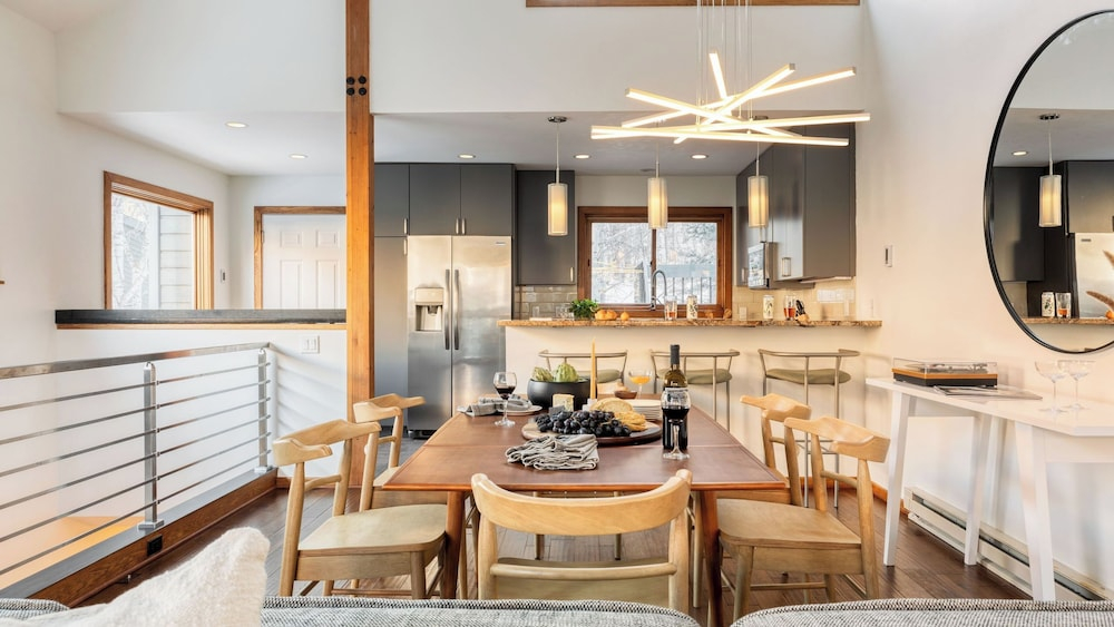 Pandora by Avantstay Modern Mountain Escape in Great Location @ Entrance of Bear Creek Trail