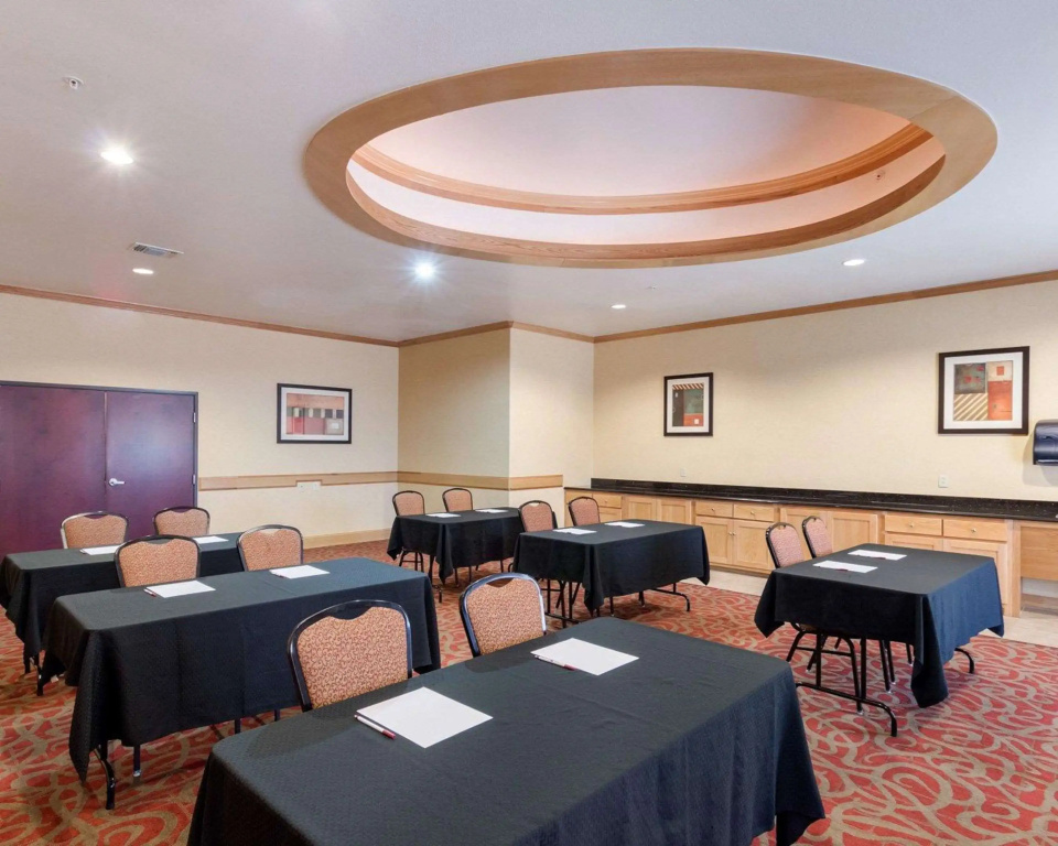 Comfort Suites Palestine
