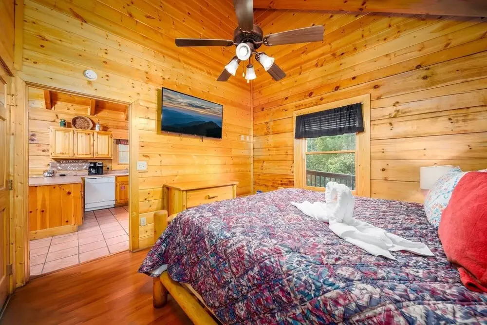 Ern812 - Eagles Perch 2 Bedroom Cabin by RedAwning