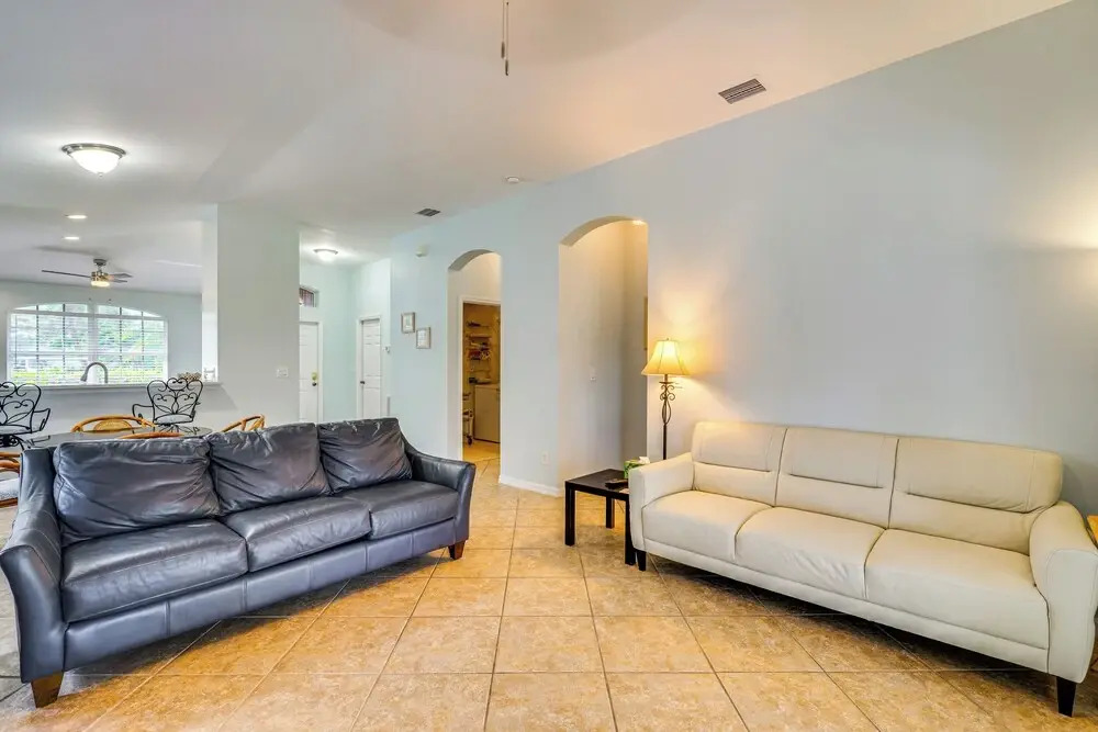 4 Mi to Beaches: Fort Myers Escape w/ Patio