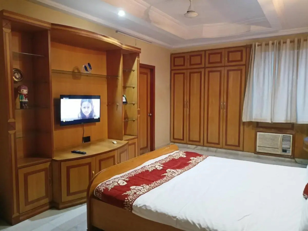 TRS Townhouse Inn