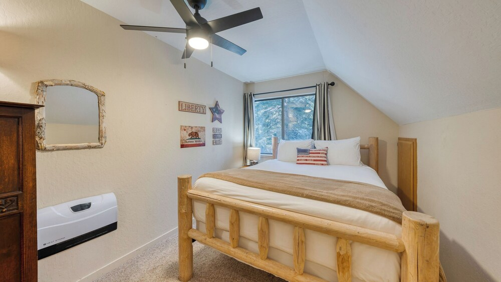 Mountain Cabin w/ Fireplace, Balcony & Easy Ski Access Bear Americana