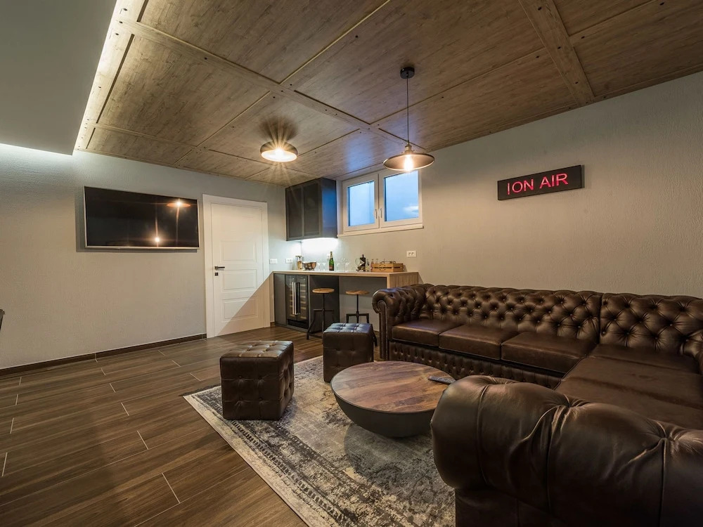 Fancy Villa in Gorica With Wellness Centre & Artistic Interiors