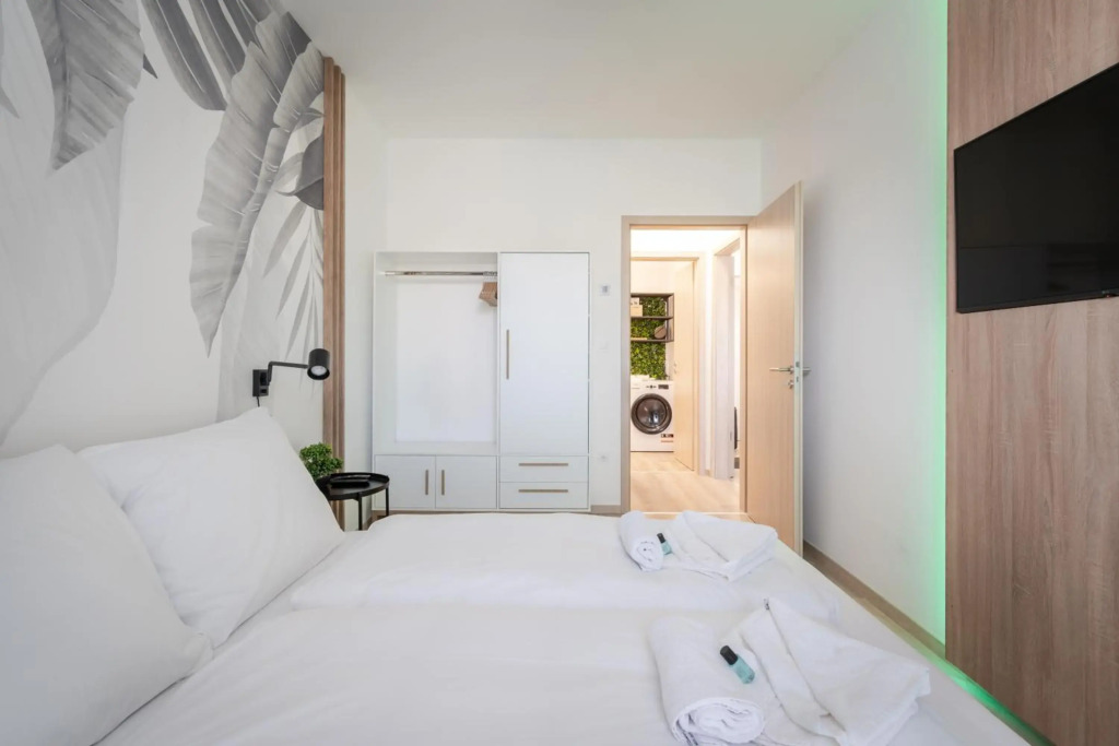 WestSide River Apartment