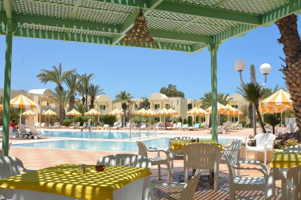 Hotel Venice Beach- Families and Couples Only
