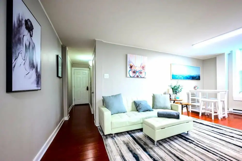 Redwood Loft at Park Place King bed Walk in Closet Fast Wifi and Free Coffee