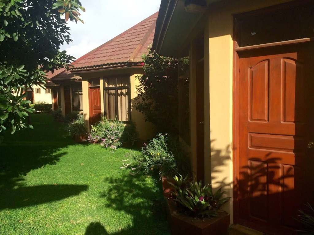 Ahadi Lodge