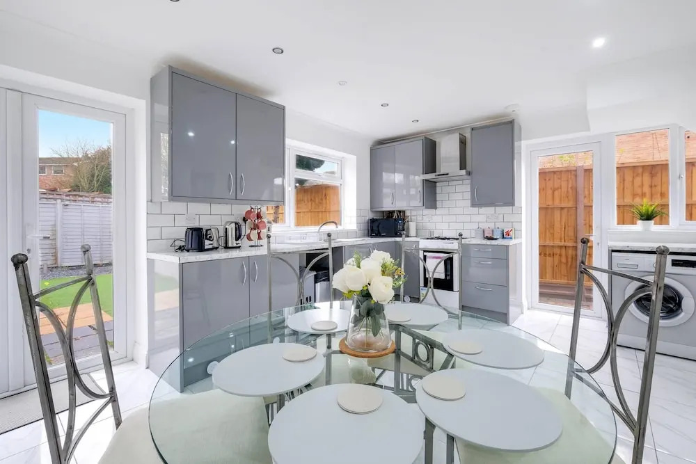 3 Bedroom House with Parking in Windsor
