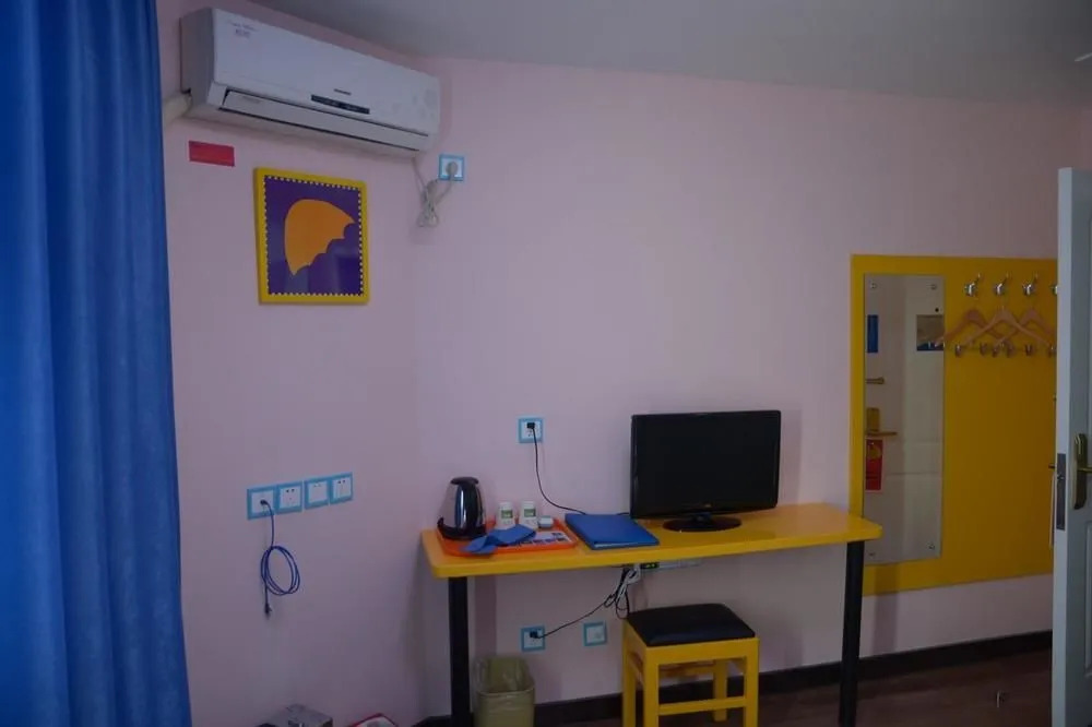Feng Guang Holiday Hotel (Long-distance bus station)