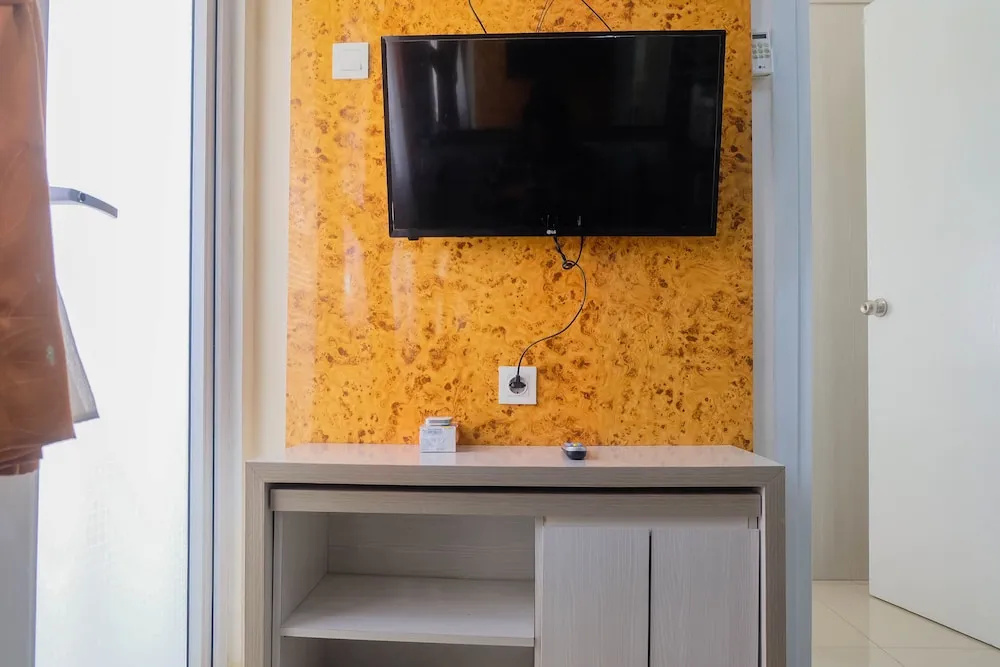 Warm and Cozy 2BR Green Pramuka Apartment near Mall
