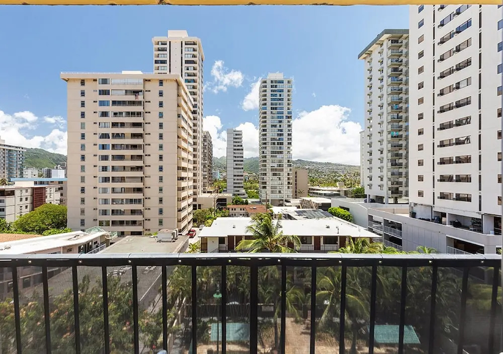 The Bamboo Waikiki 704