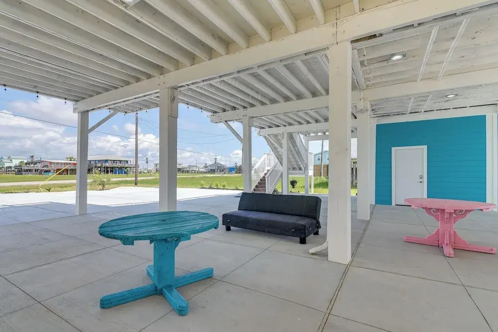 Walk to Shore: Freeport Beach House w/ Grill