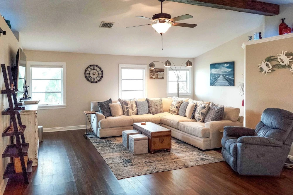 Private Pool & Lanai: Home in Cape Coral