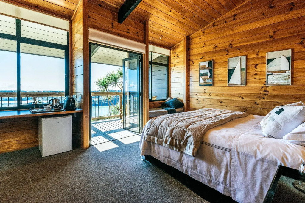 Te Whau Lodge