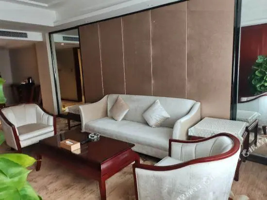 Vienna Classic Hotel (Huangshi Baiguanlou Store)