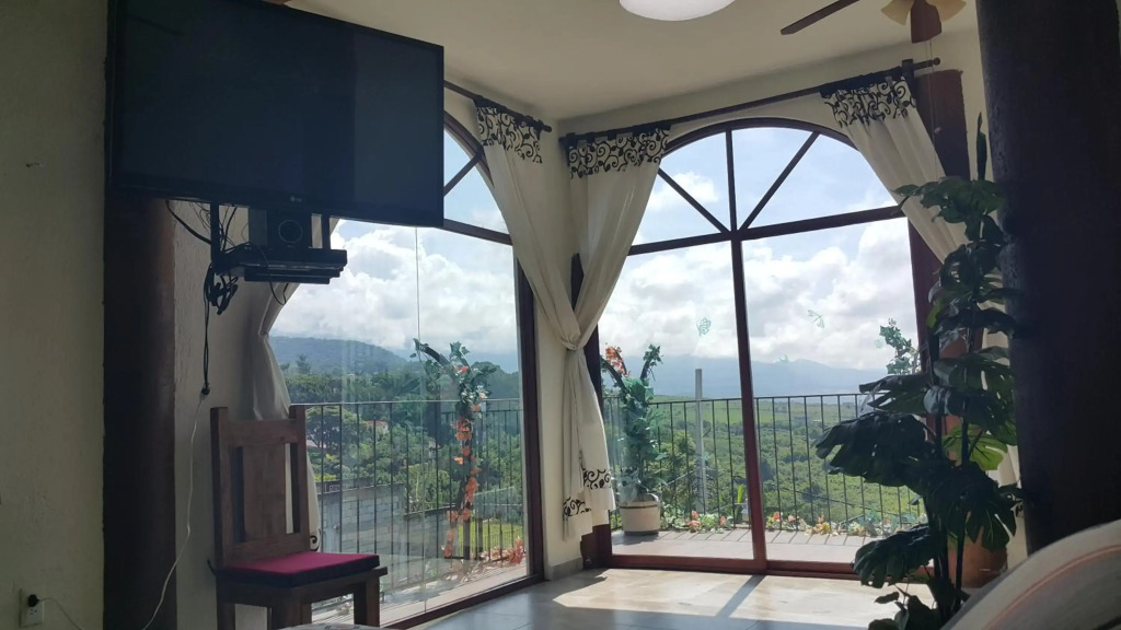 CASA PRIVADA CON ALBERCA VOLADA
