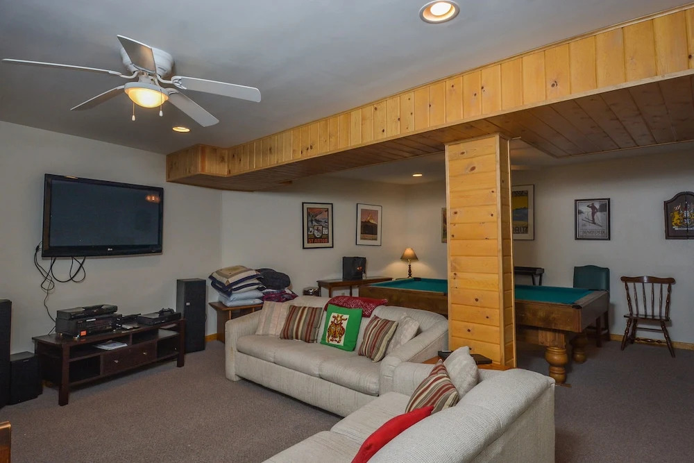 Swimming Bear Lodge 4 Bedroom House