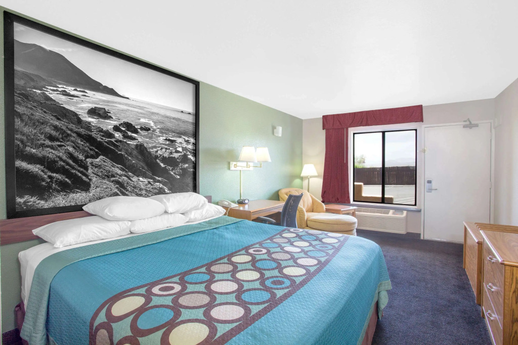 Super 8 by Wyndham Barstow