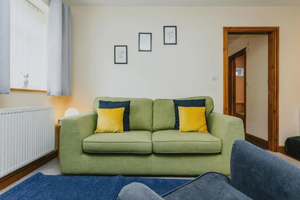 Home from Home 1 king size bed Apartment Near Hospital & Tennis