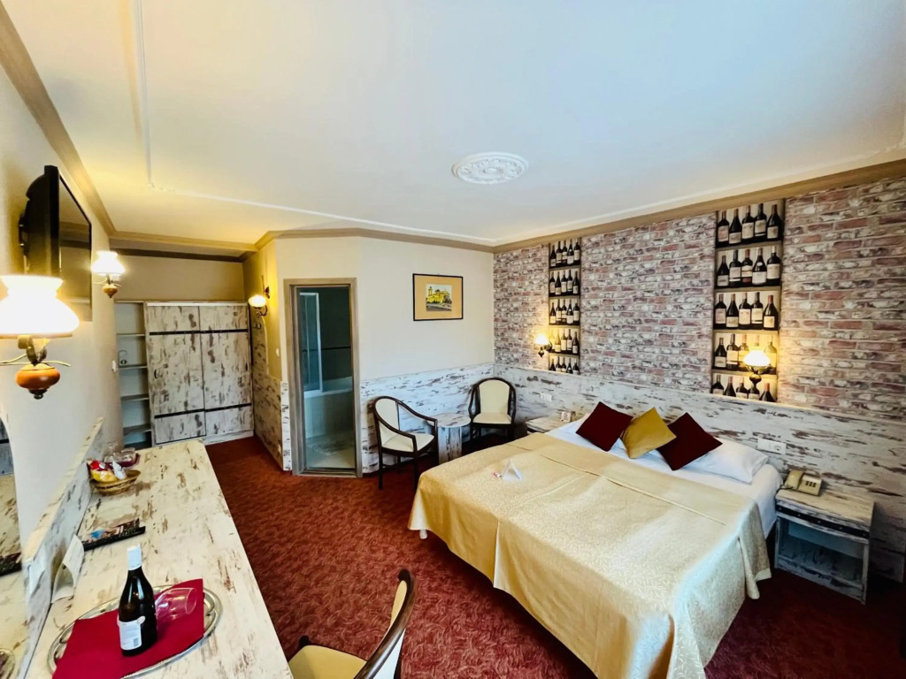 Hotel Korona Wellness, Rendezvény és Borszálloda