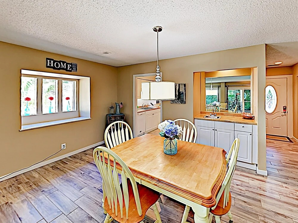 New Listing! Wooded Sanctuary On Golf Course W/pool 2 Bedroom Condo