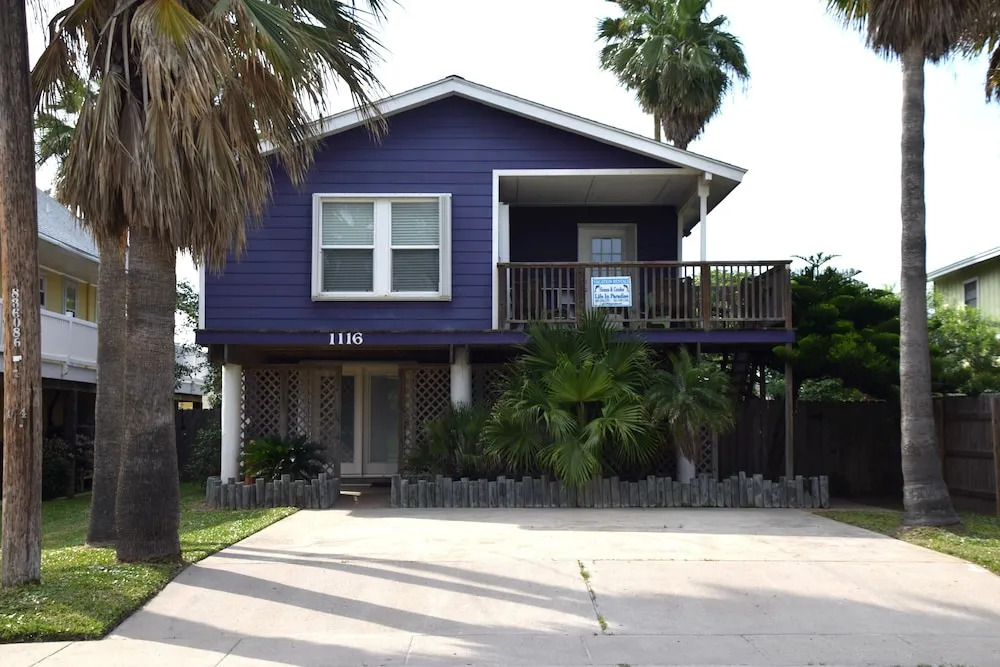 The Purple House - Four Bedroom Home