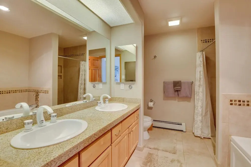 Spacious Townhome Near Main St & Lake Dillon!