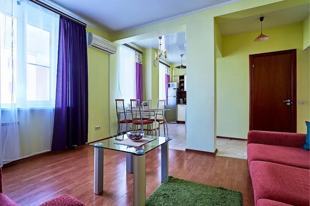 Dream House Apartment Staropimenovskiy