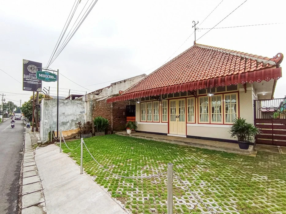 RedDoorz near Alun-Alun Purwokerto 3