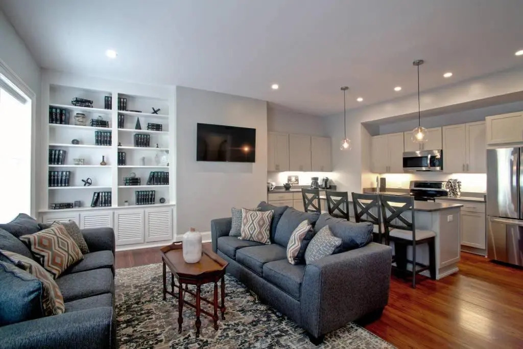 Newly Renovated 4 bed 3 bath and 2 Parking Spots
