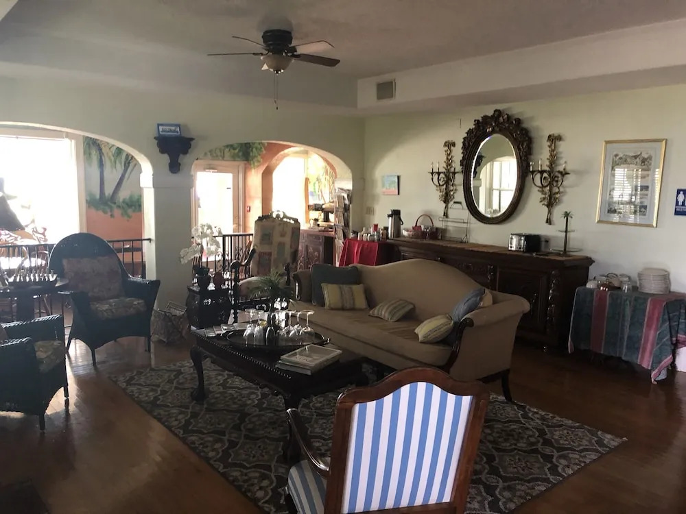Sea Breeze Manor Inn