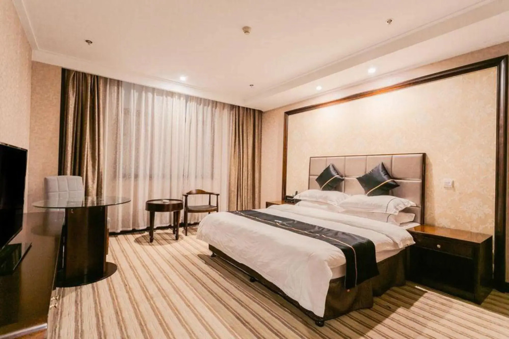 Four Seasons Garden Hotel & Resorts