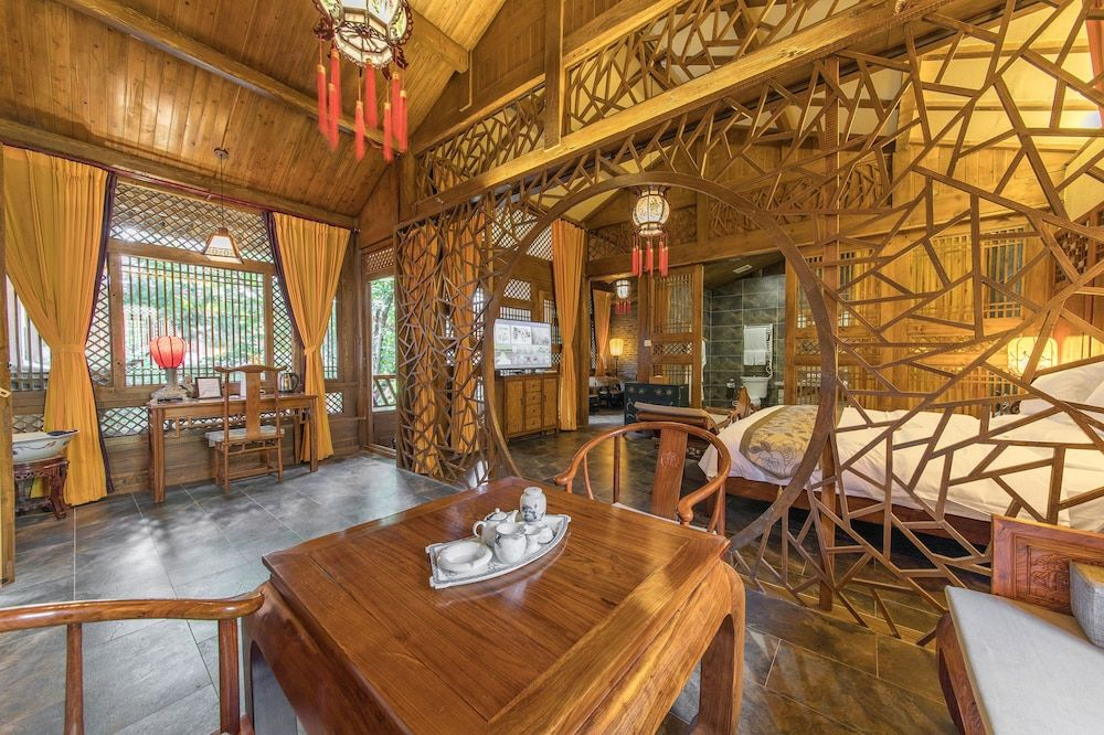 Lijiang Langyun Inn