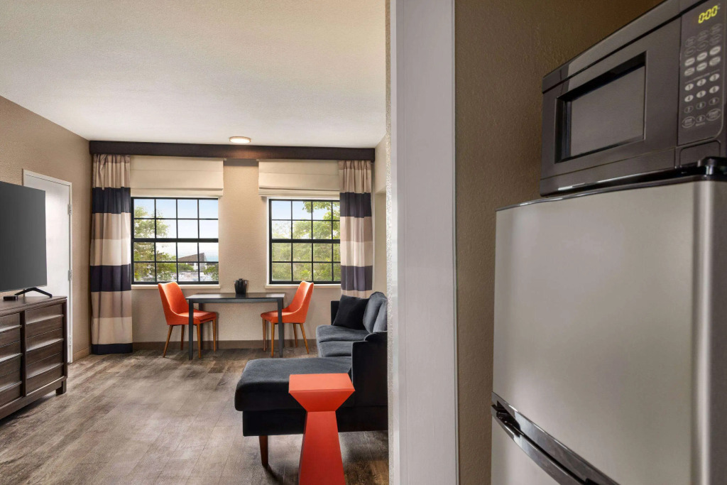 Ramada by Wyndham Albuquerque Airport
