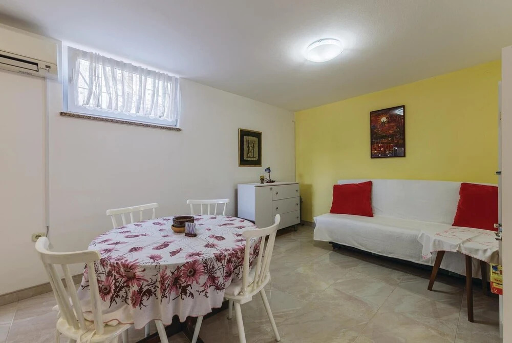 Four-Bedroom Holiday Home In Vodnjan