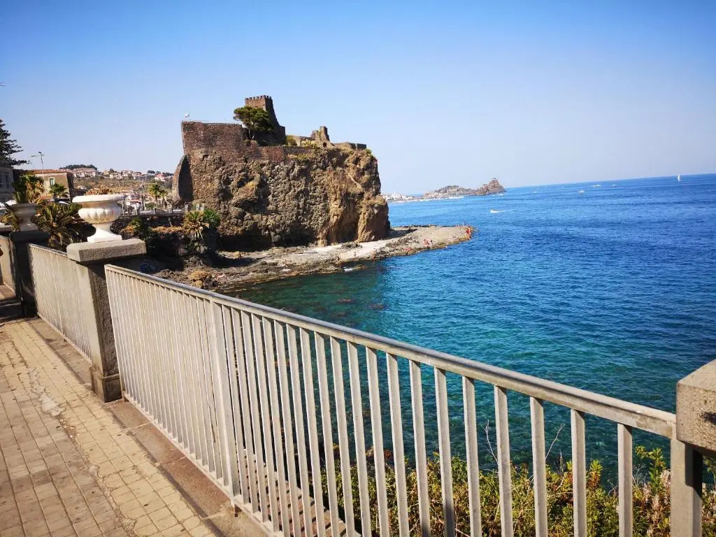Il Castello di Aci 2