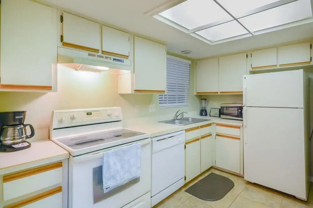 SV227 Sea Woods by RedAwning