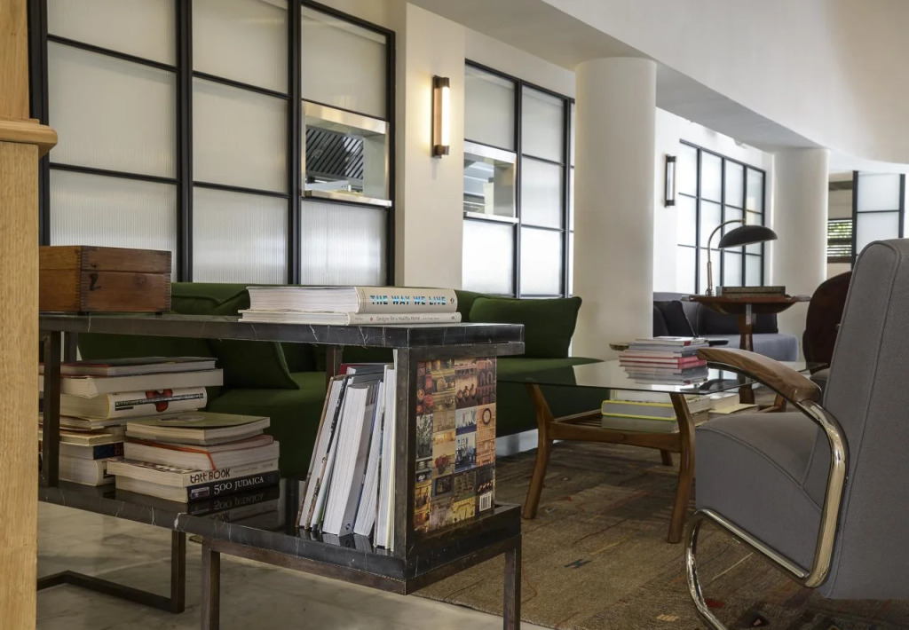 Lily & Bloom Boutique Hotel