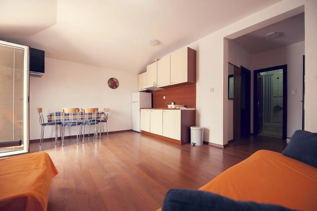 Lyon Apartments