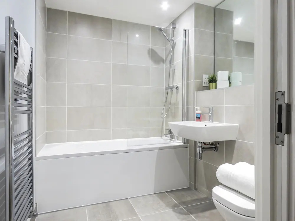 Tudors eSuites Birmingham Apartments with Gated Parking