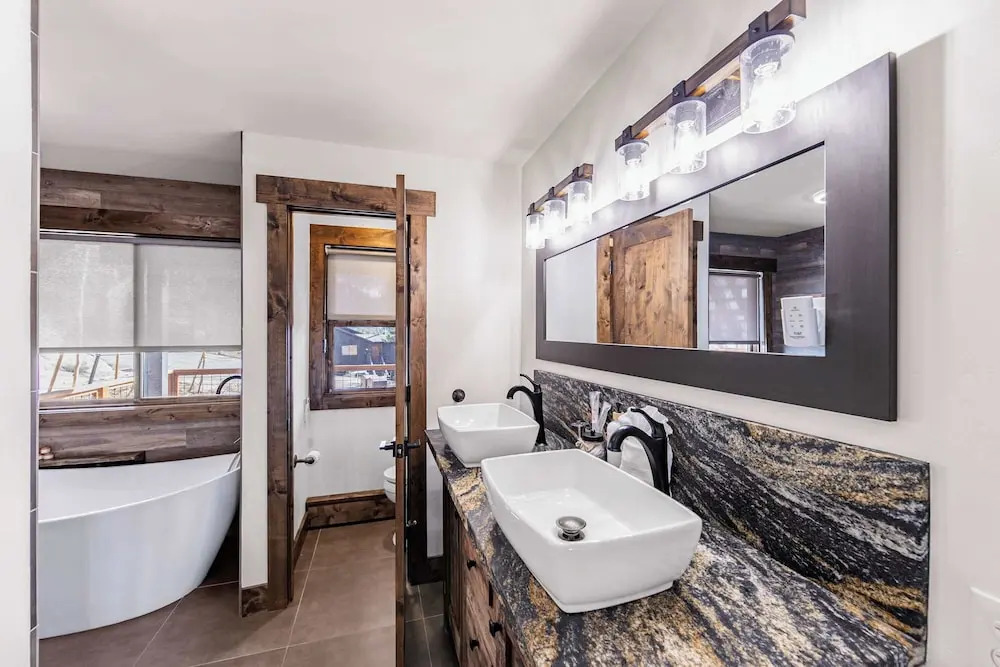 Tahoe Nirvana Mountain Views