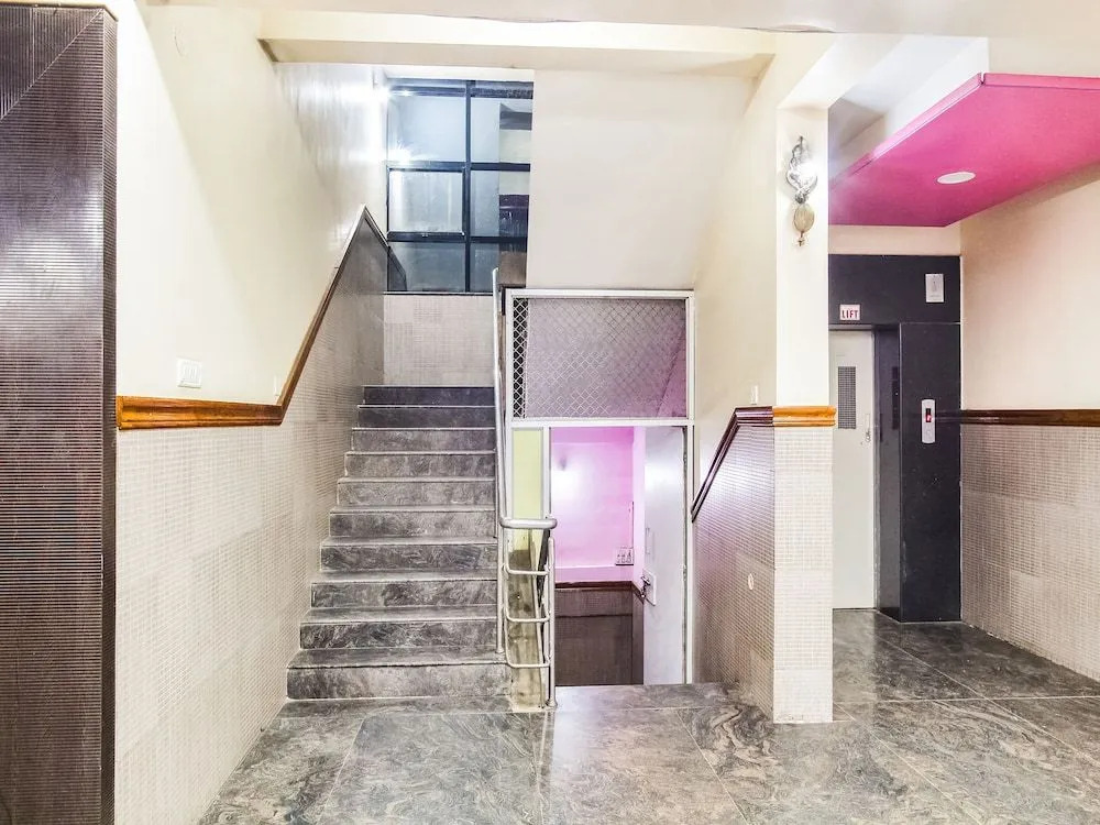 Spot on 49517 Hotel Hoysala Deluxe Lodging