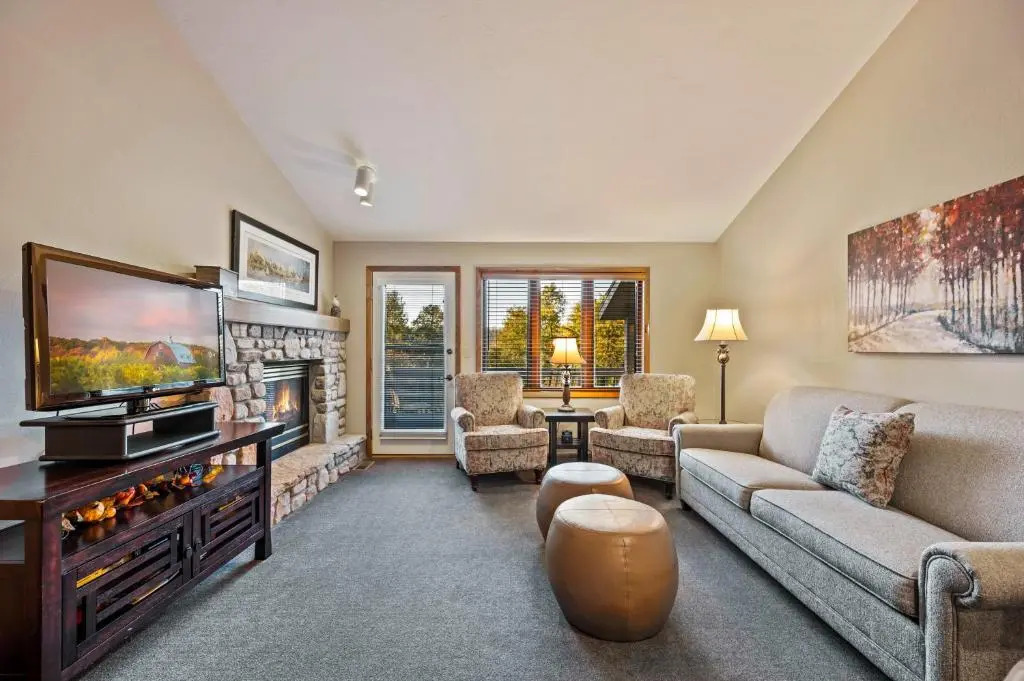Evergreen Hill Condominiums