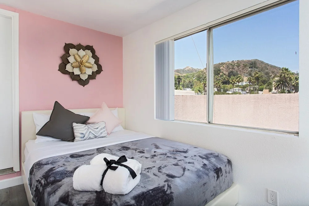 Extravagant Hollywood Cosmo Suites
