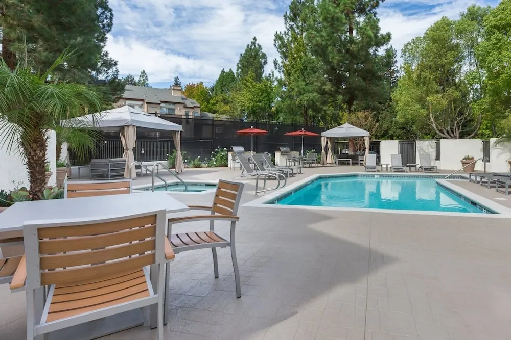 Global Luxury Suites at Stoneridge Mall